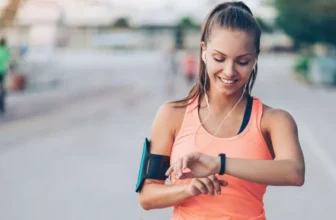 Stilvolle tragbare Technologie für Frauen im Jahr 2024